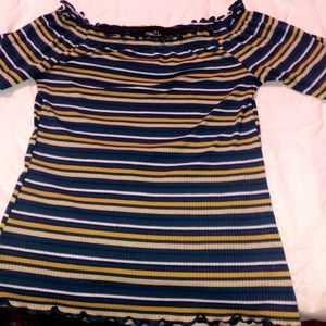 Rue-21 Long Sleeved Crop Top